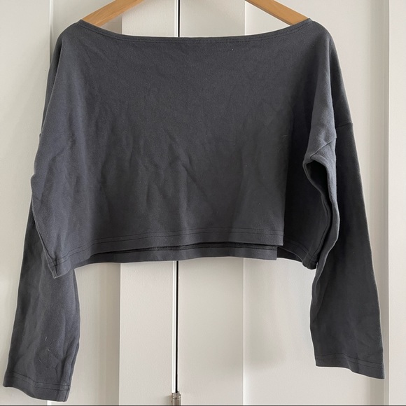 Grey long sleeve curve hugging crop top - Picture 6 of 6